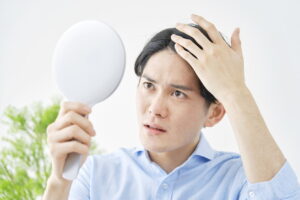 眉毛の悩みを抱えている男性向けに解決策を詳しく紹介