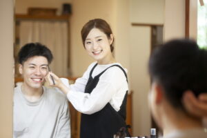 眉毛カットは美容室で受けるべき？メリット・デメリットを徹底解説