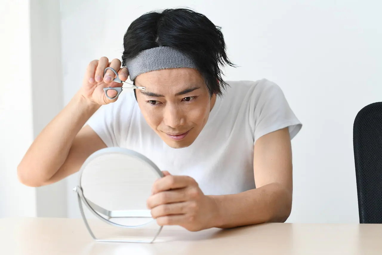 「眉の整え方の基本」に関する記事の画像|メンズ眉毛サロン TransATT